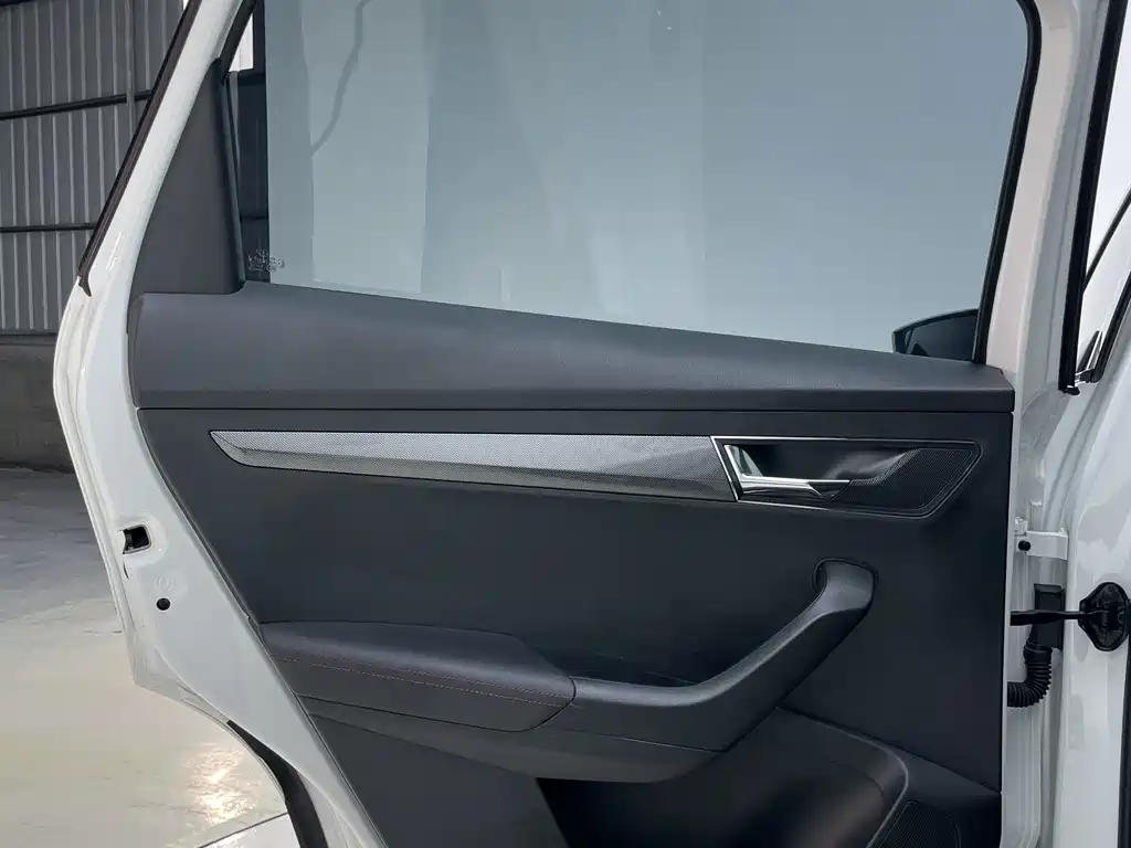 Skoda Karoq 2023 — фото 20