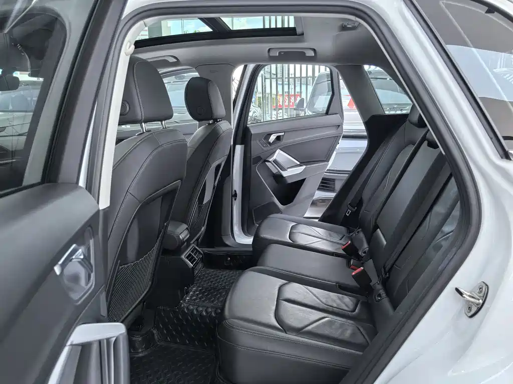 Audi Q3 2020 — фото 10