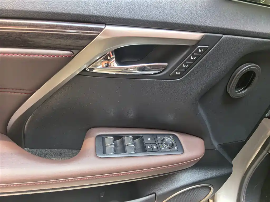 Lexus RX 2018 — фото 16
