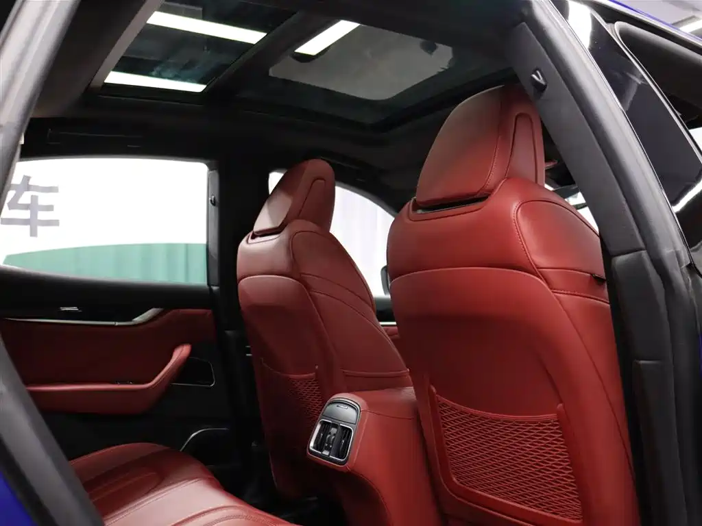 Maserati Levante 2023 — фото 21
