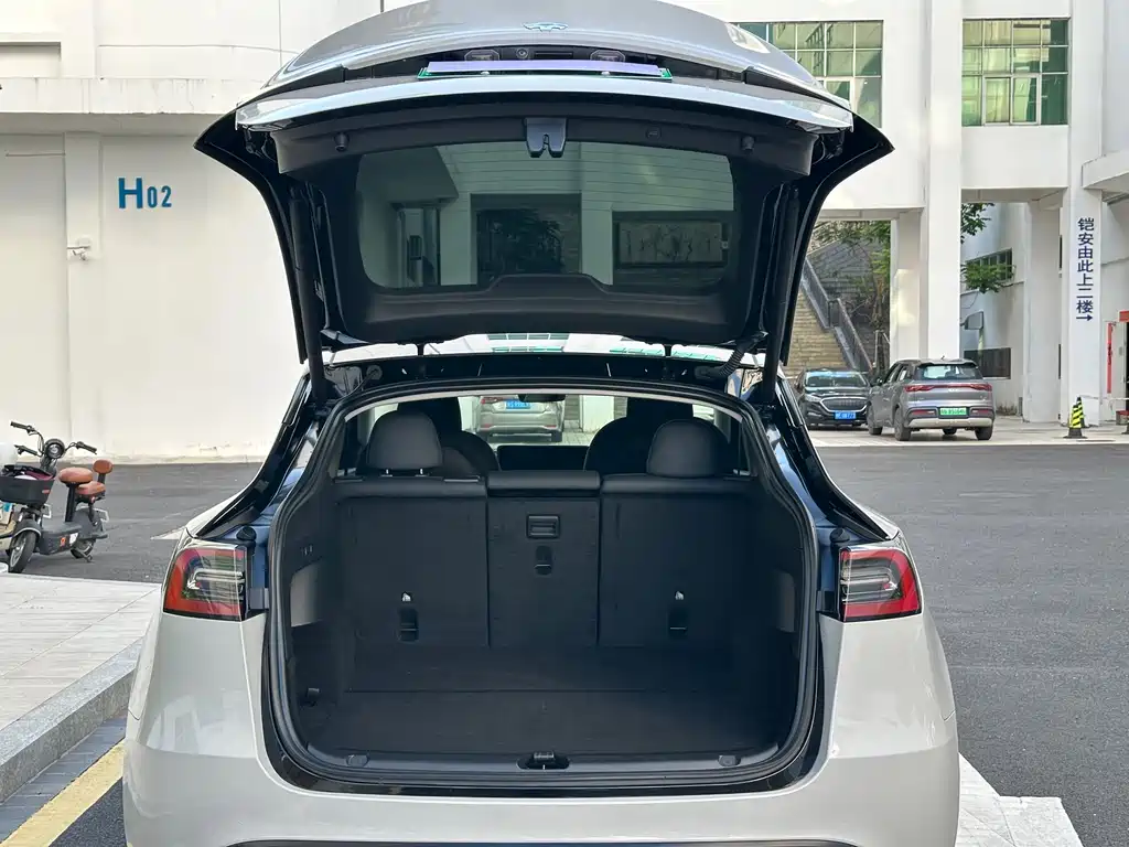 Tesla Model Y 2023 — фото 10