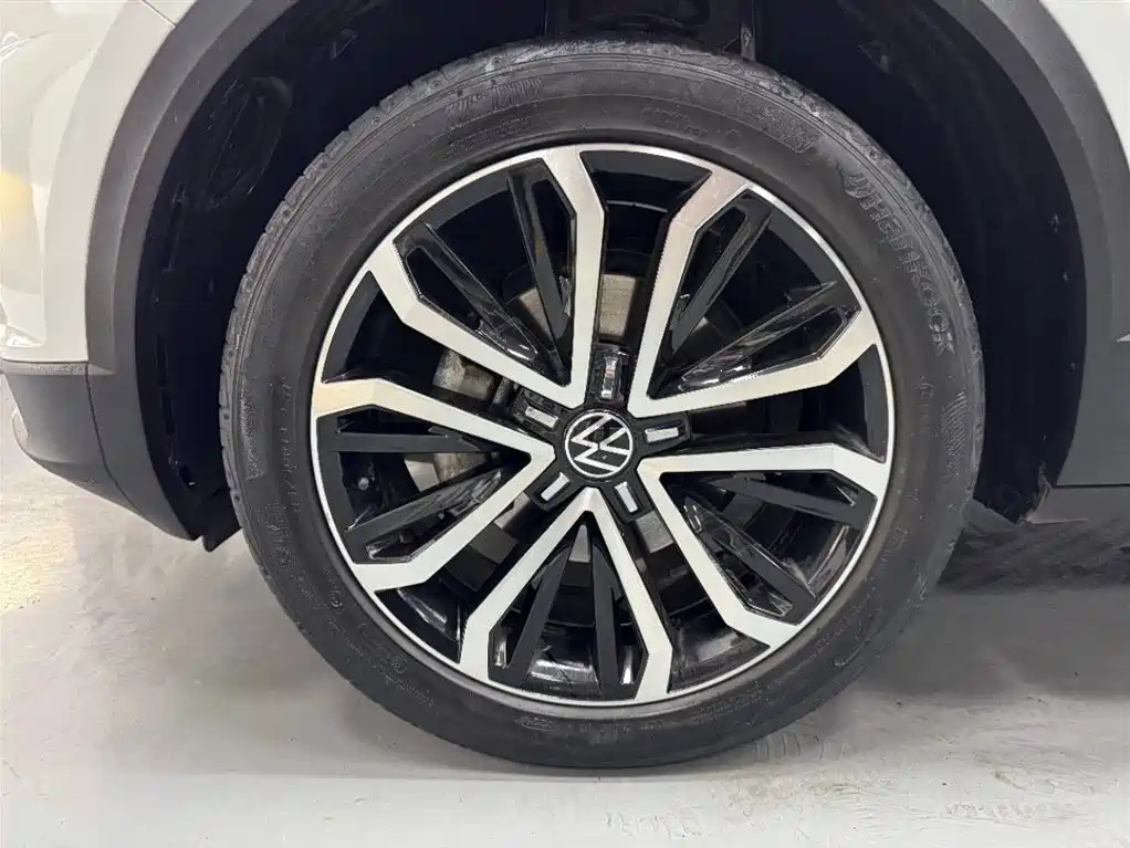 Volkswagen T-Roc 2023 — фото 16