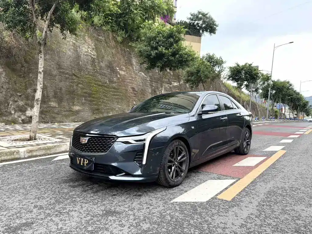 Cadillac CT4 2022 — фото 1