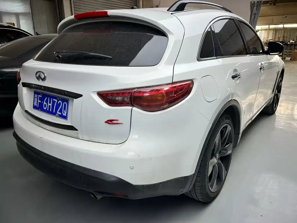 Infiniti QX70 2016 — фото 2