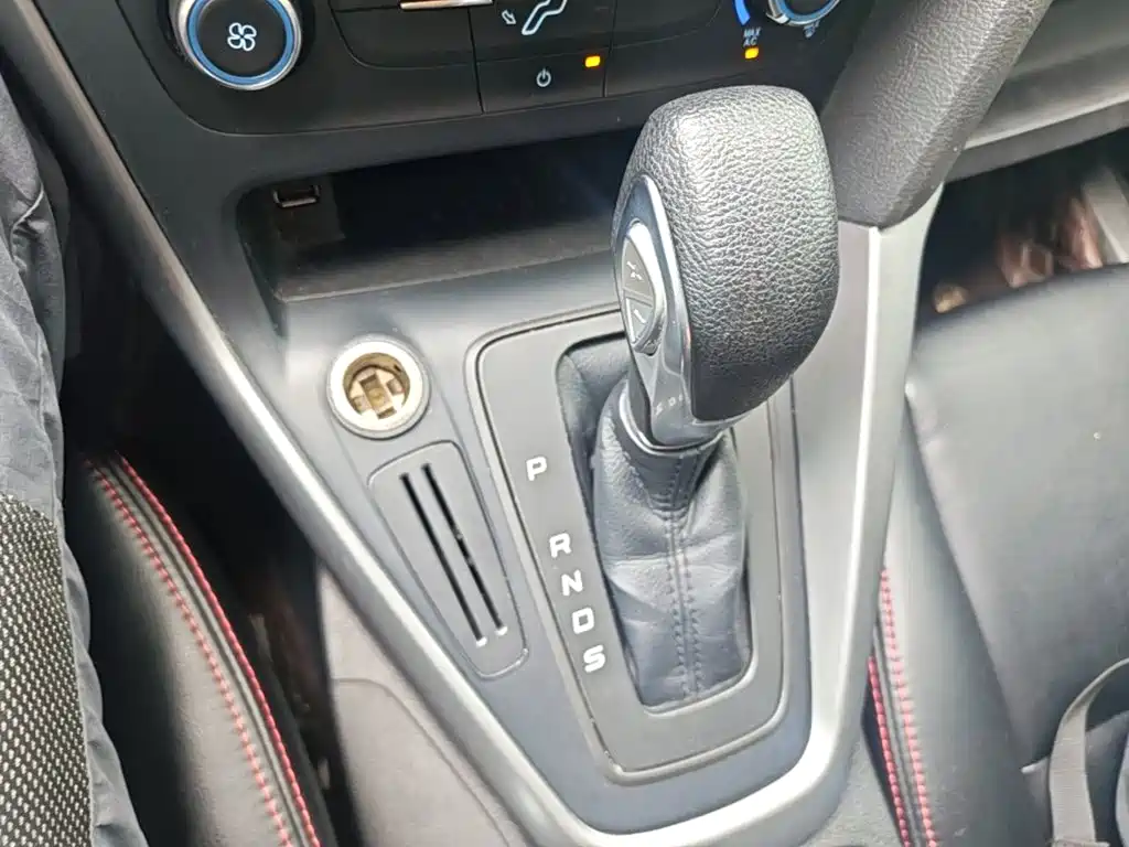 Ford Focus 2016 — фото 14