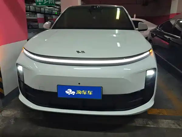 Li Auto L6 2025