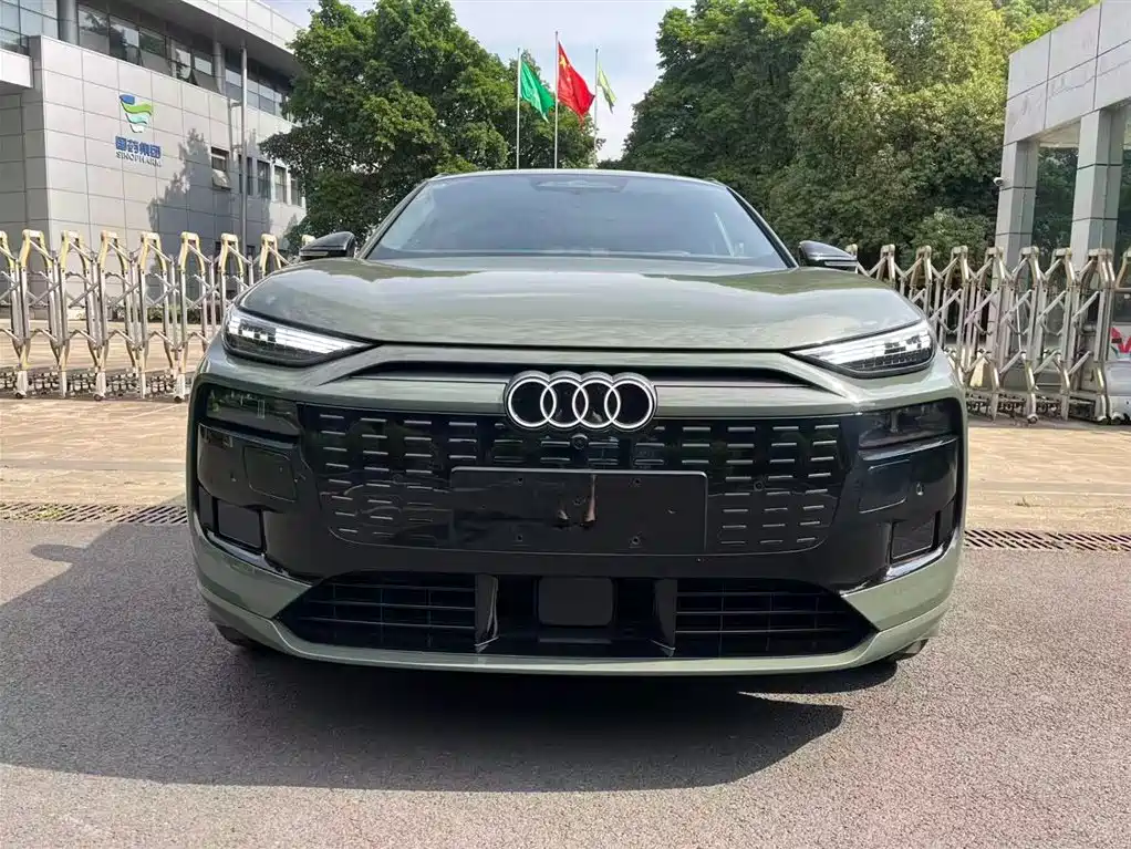 Audi Q6L E-Tron 2025 — фото 2