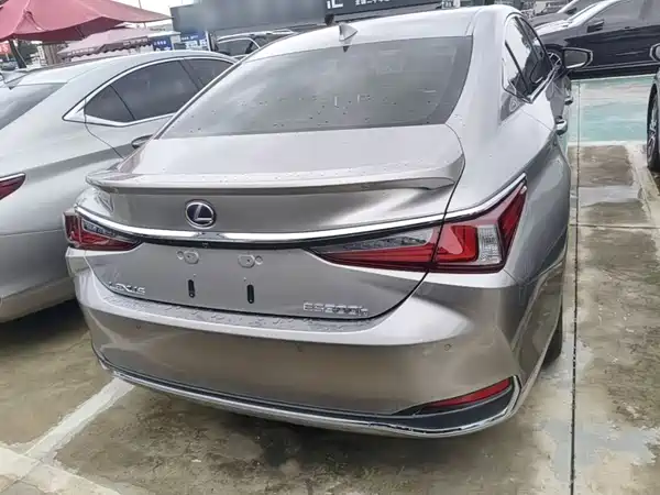 Lexus ES 2021