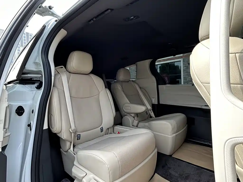 Toyota Sienna 2024