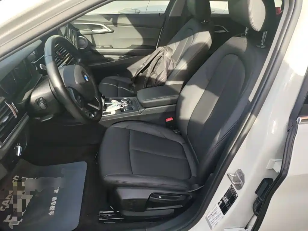 BMW 1 Series 2022 — фото 15