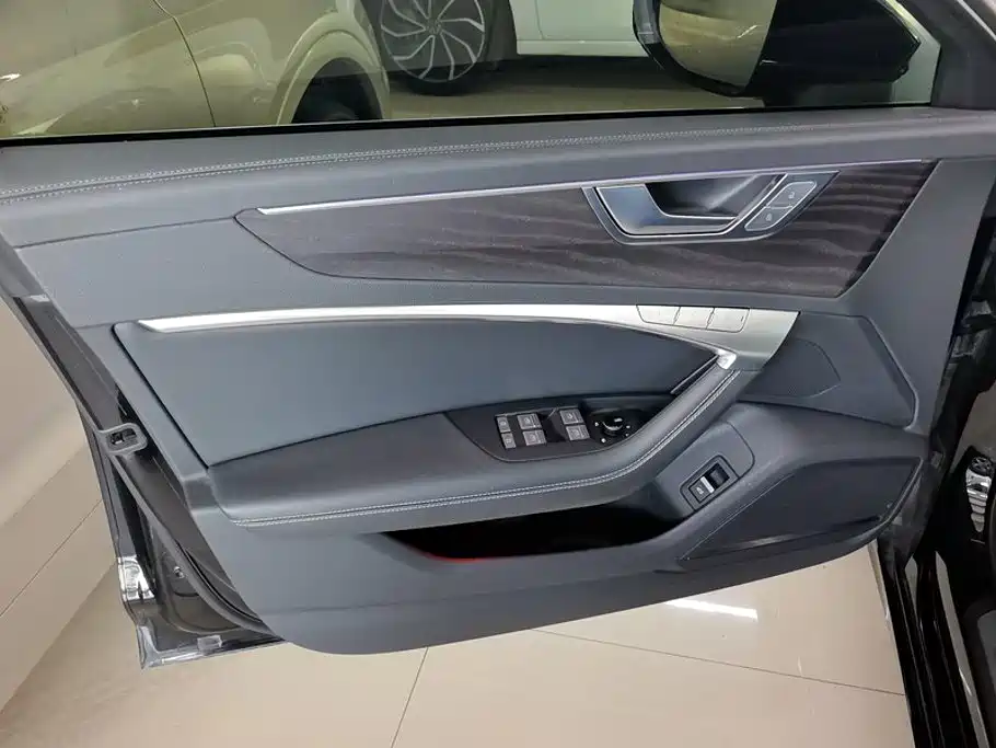 Audi A6L 2023
