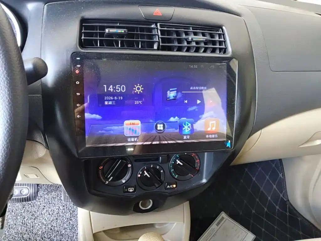 Nissan Livina 2018 — фото 13