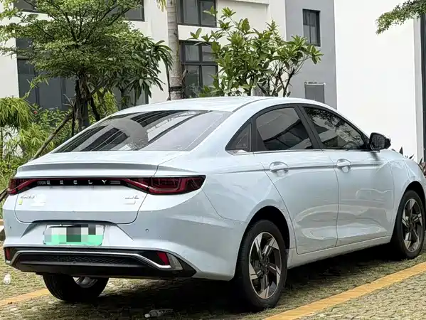 Geely Emgrand L Hip 2023