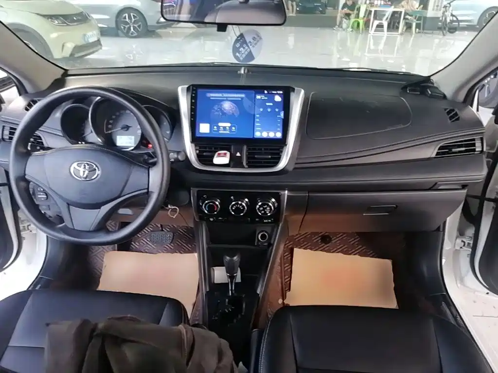 Toyota Yaris L 2019 — фото 10
