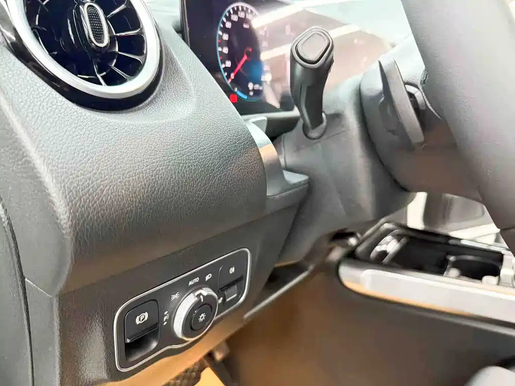 Mercedes-Benz GLB 2023 — фото 14