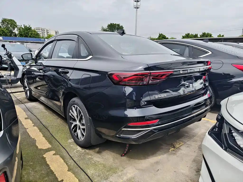 Geely Emgrand 2022 — фото 15