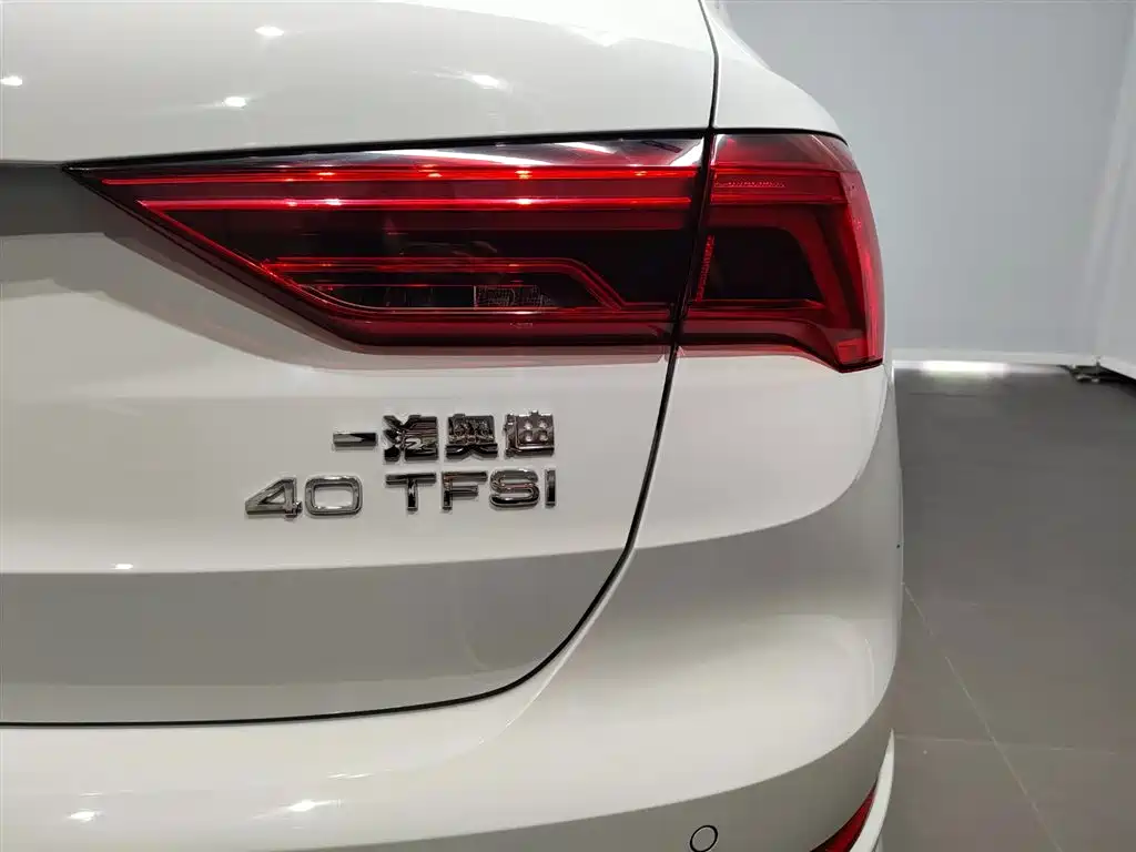 Audi Q3 2019 — фото 18