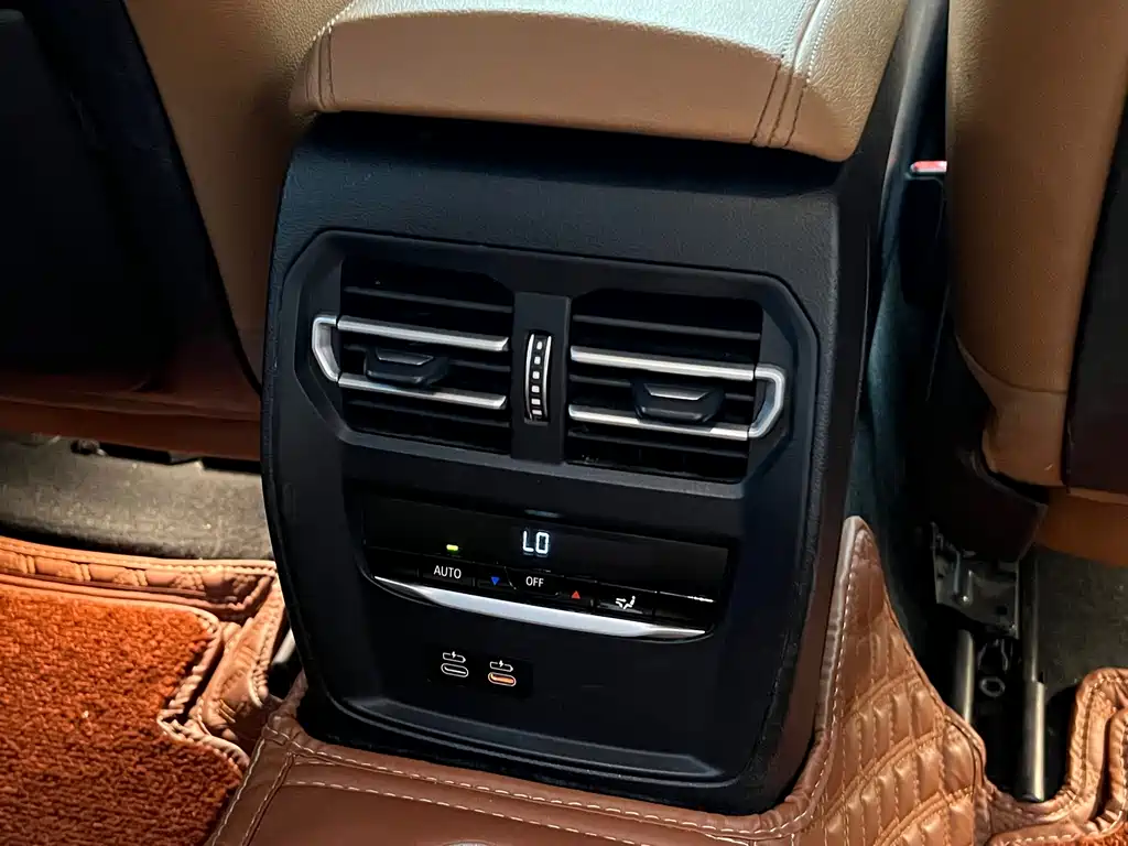 BMW 3 Series 2019 — фото 29