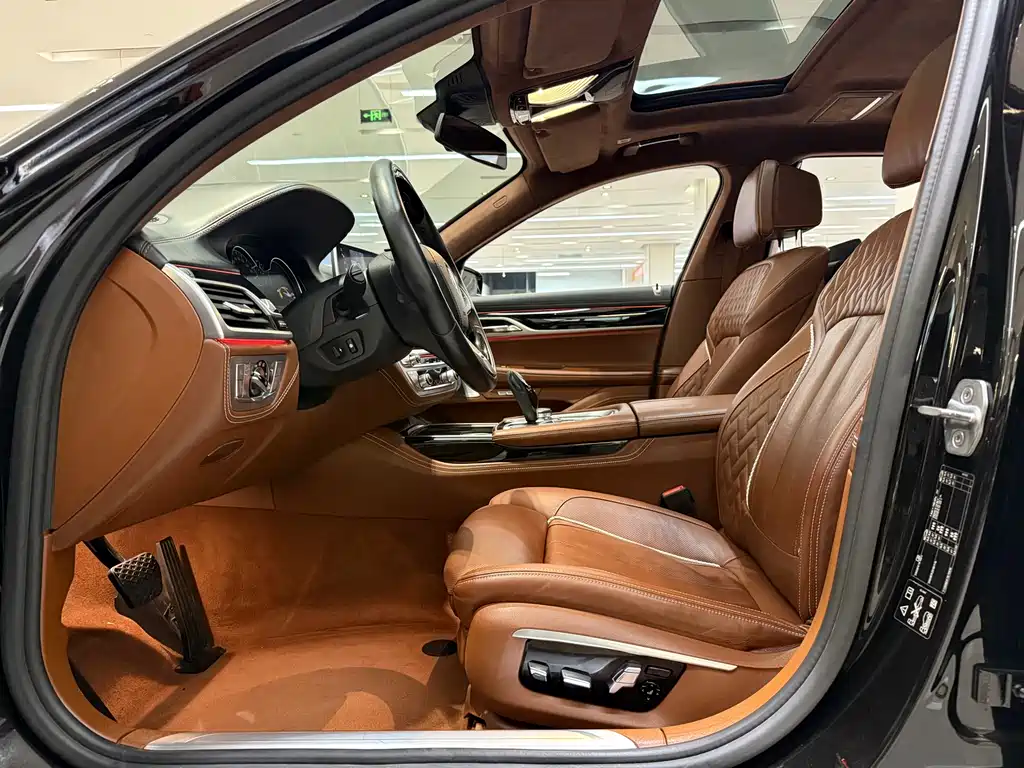 BMW 7 Series 2018 — фото 6