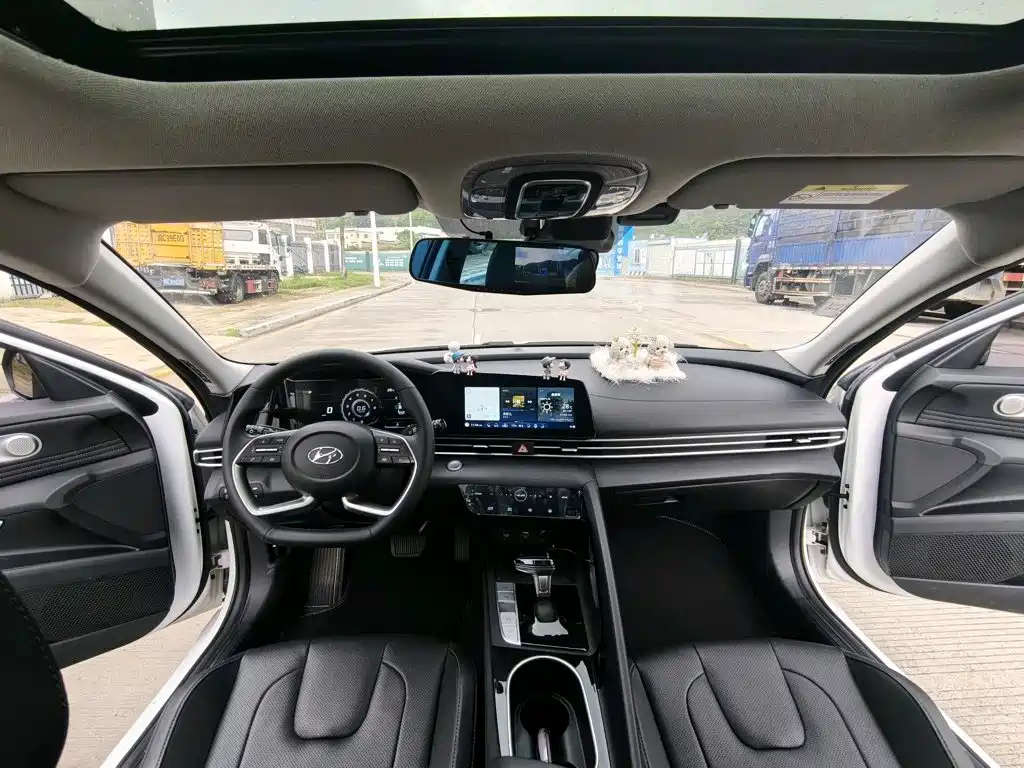 Hyundai Elantra 2023