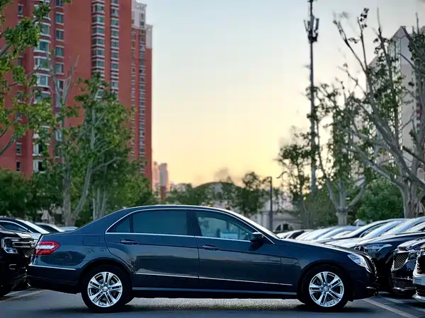Mercedes-Benz E-Class 2010