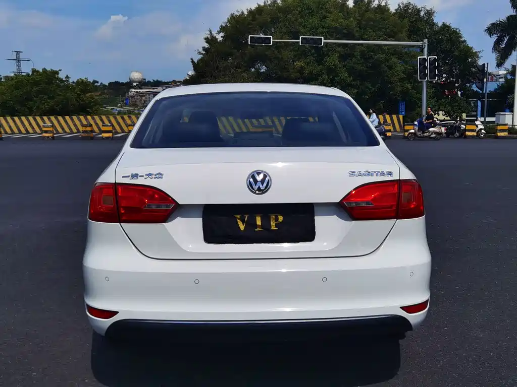 Volkswagen Sagitar 2014
