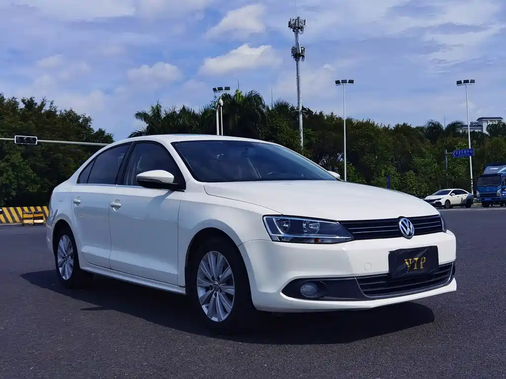 Volkswagen Sagitar 2014