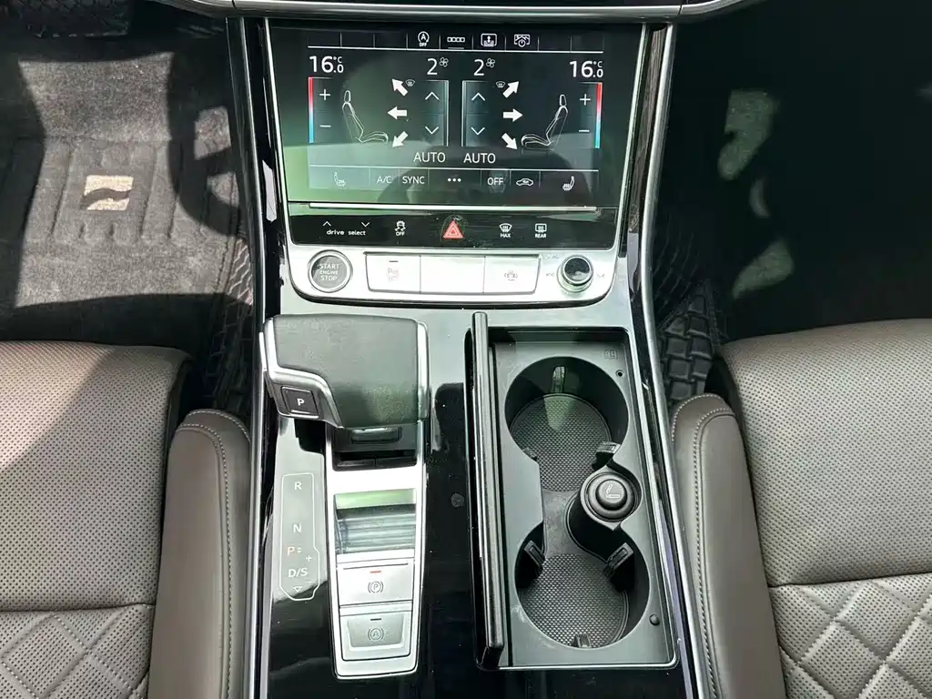 Audi A8 2021 — фото 10
