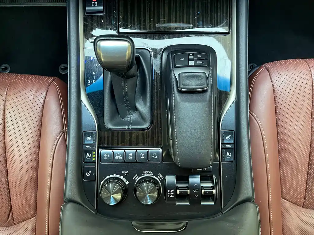 Lexus LX 2019 — фото 18