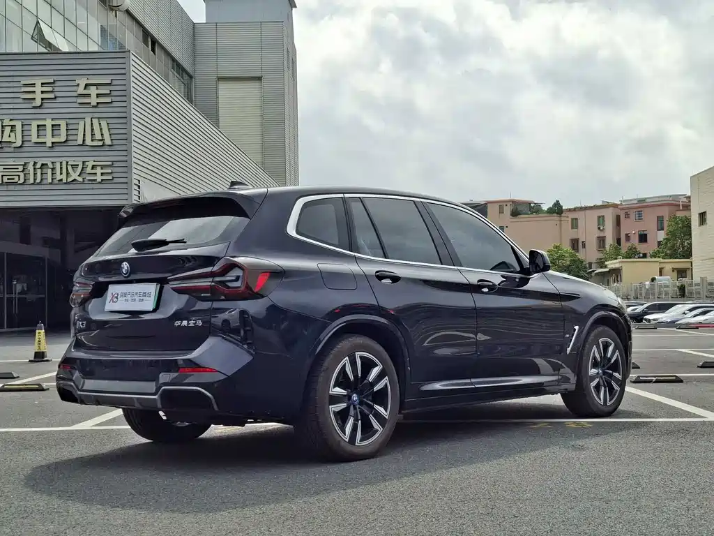 BMW iX3 2025 — фото 2