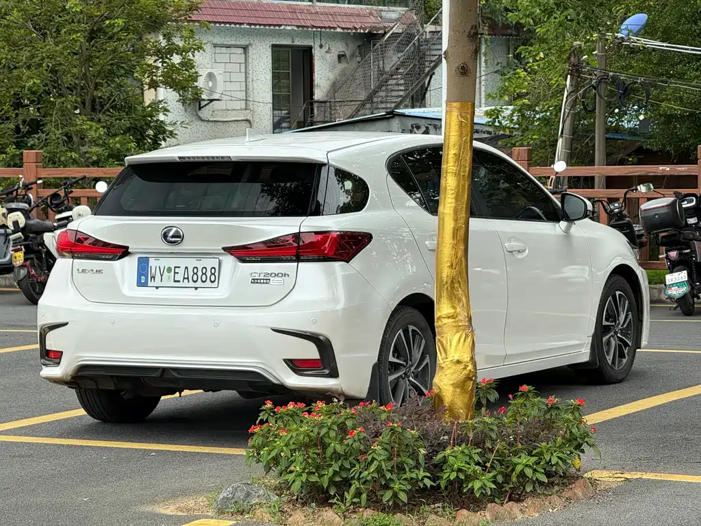 Lexus CT 2018 — фото 9