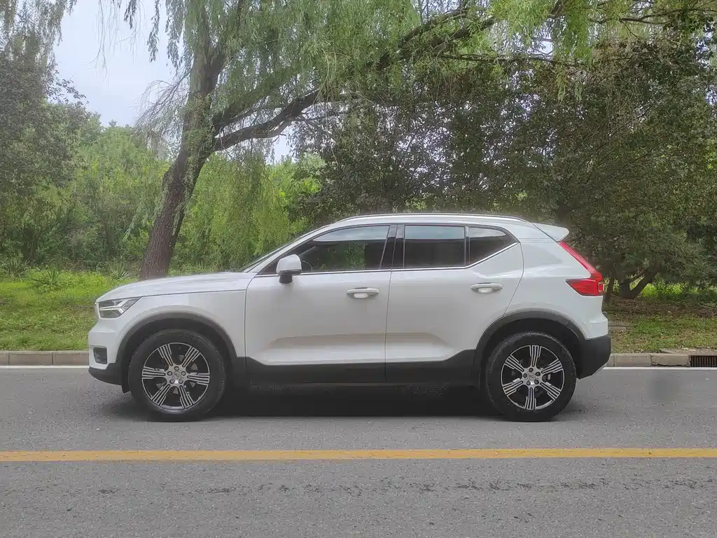 Volvo XC40 2020 — фото 4