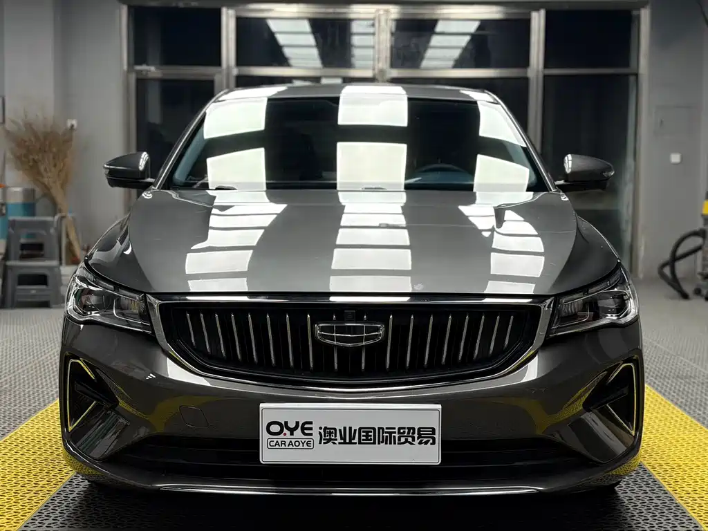 Geely Emgrand 2022