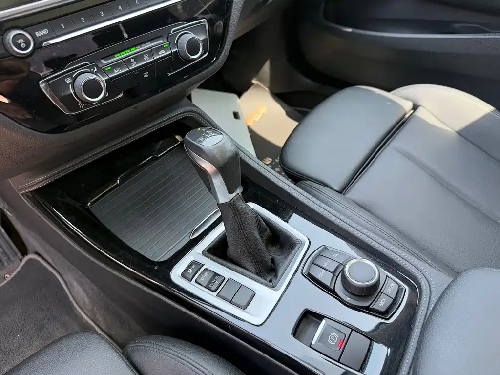 BMW 1 Series 2017 — фото 19