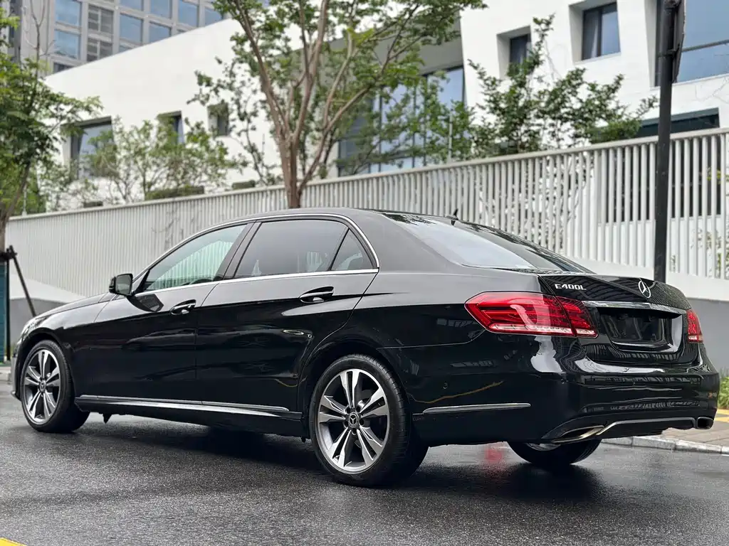 Mercedes-Benz E-Class 2015 — фото 20