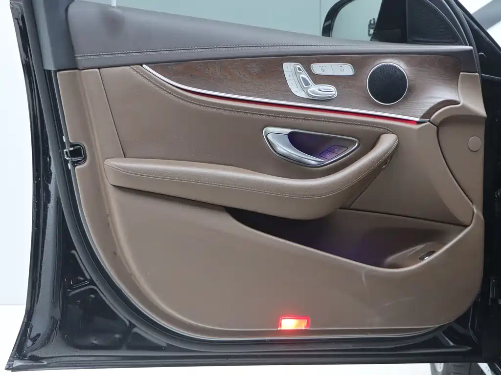 Mercedes-Benz E-Class 2023 — фото 15