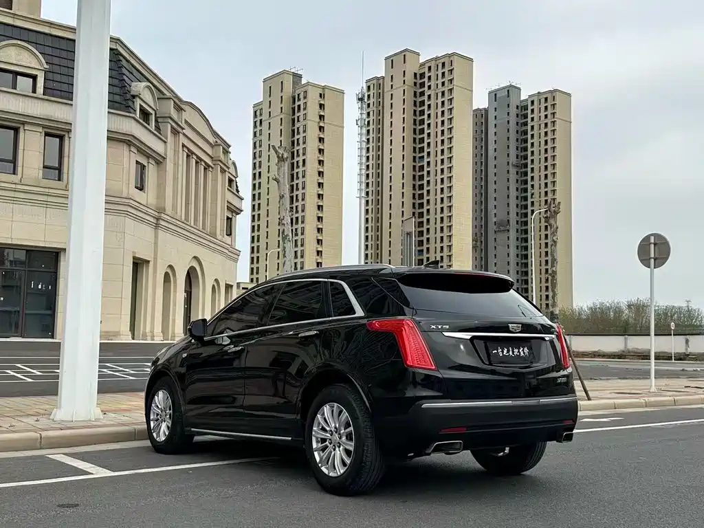 Cadillac XT5 2017 — фото 17