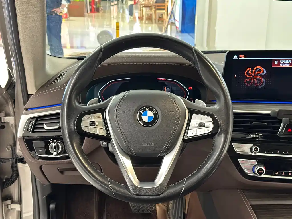 BMW 5 Series 2021 — фото 16