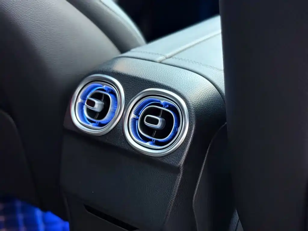 Mercedes-Benz C-Class 2023 — фото 18