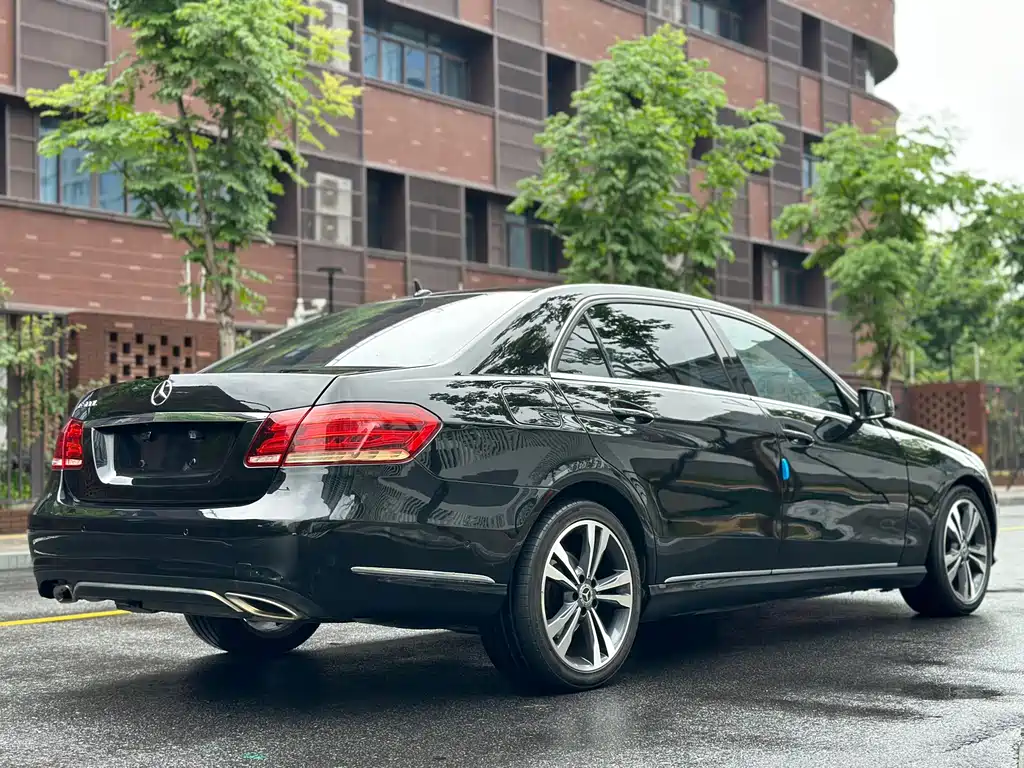 Mercedes-Benz E-Class 2015 — фото 21
