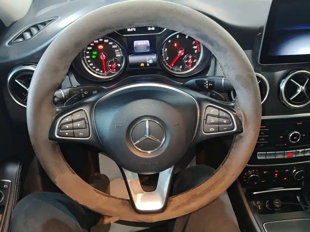Mercedes-Benz GLA 2018 — фото 11