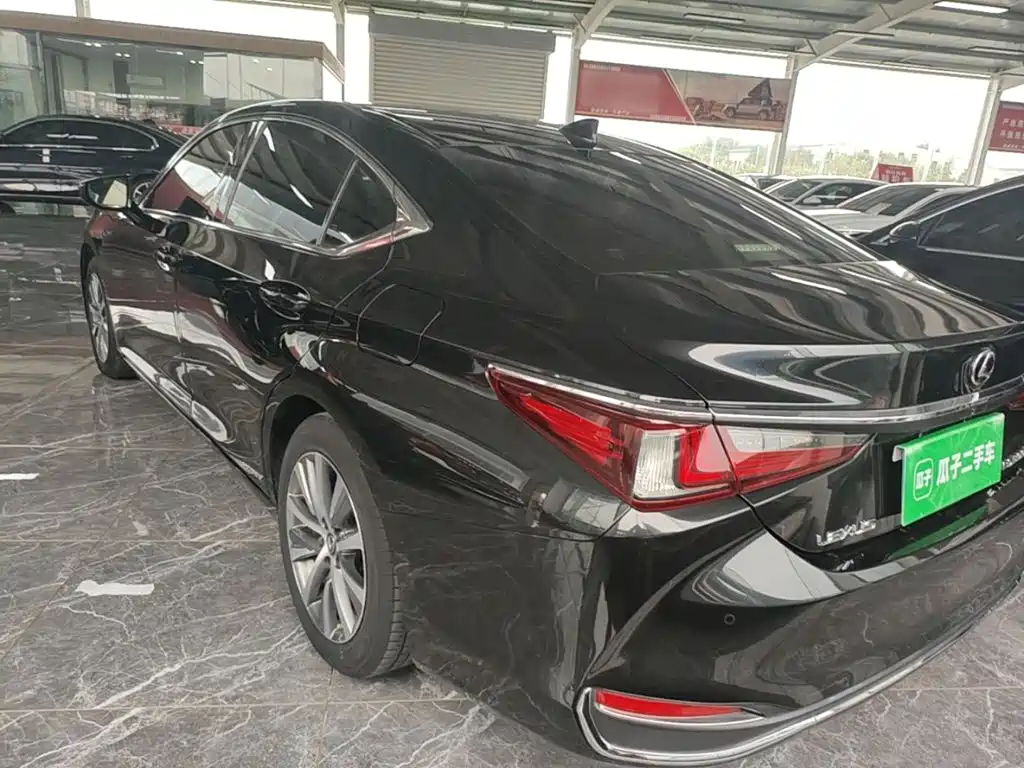 Lexus ES 2020 — фото 5