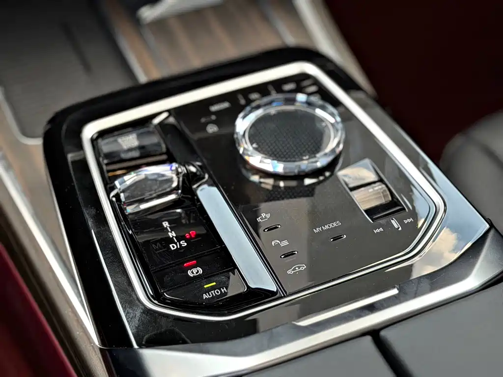 BMW 7 Series 2025 — фото 10