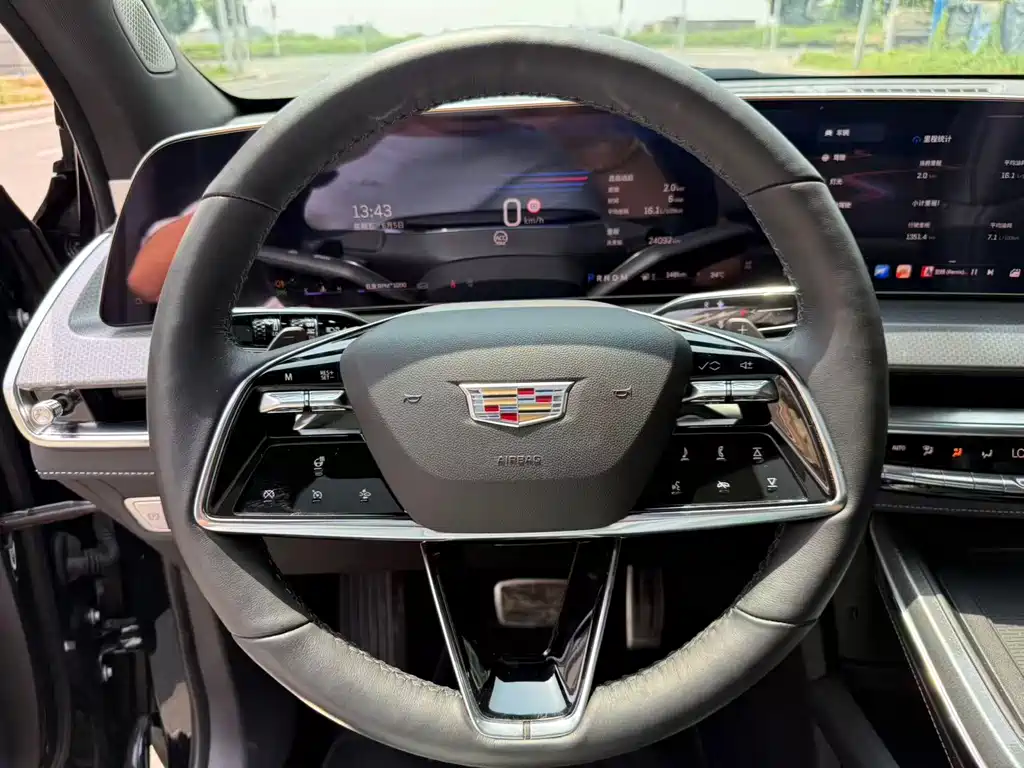 Cadillac XT5 2025 — фото 4