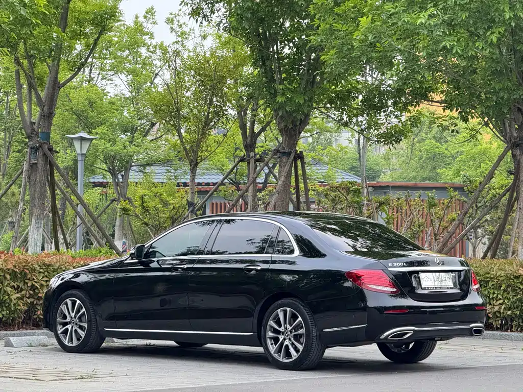 Mercedes-Benz E-Class 2017 — фото 12