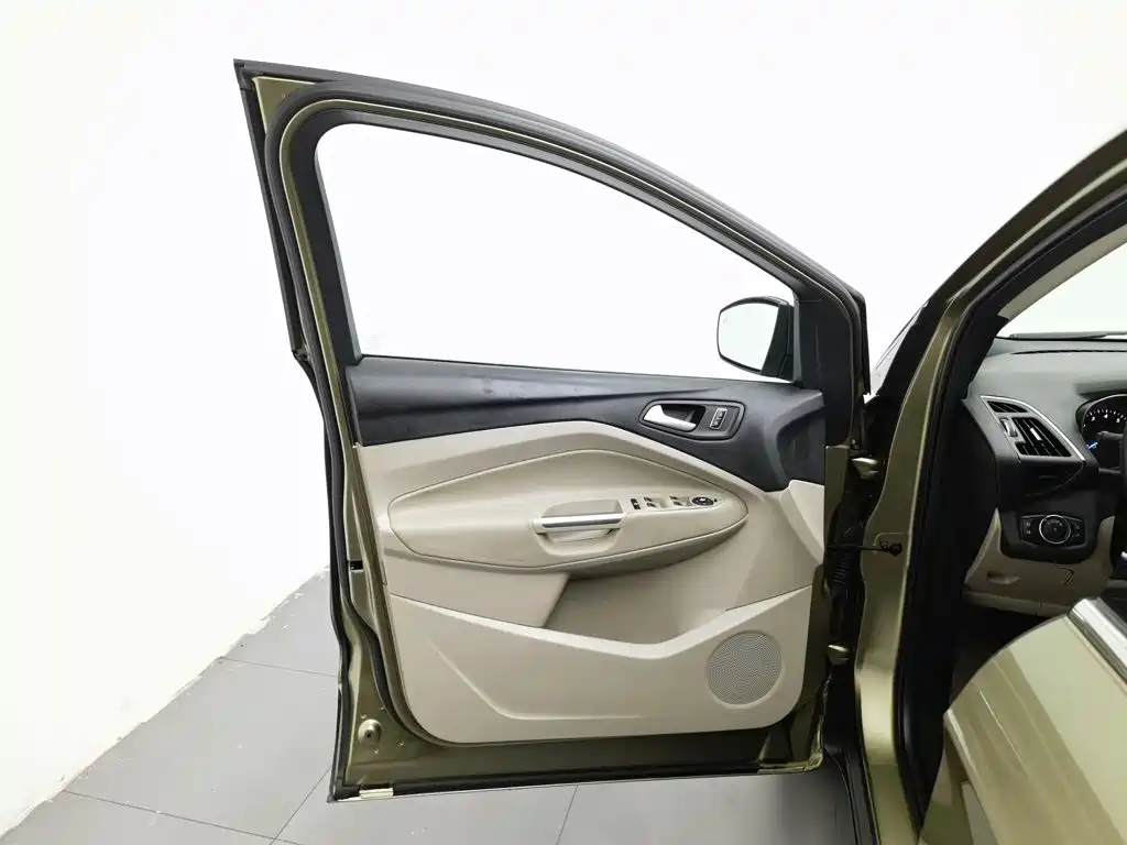 Ford Kuga 2015 — фото 8