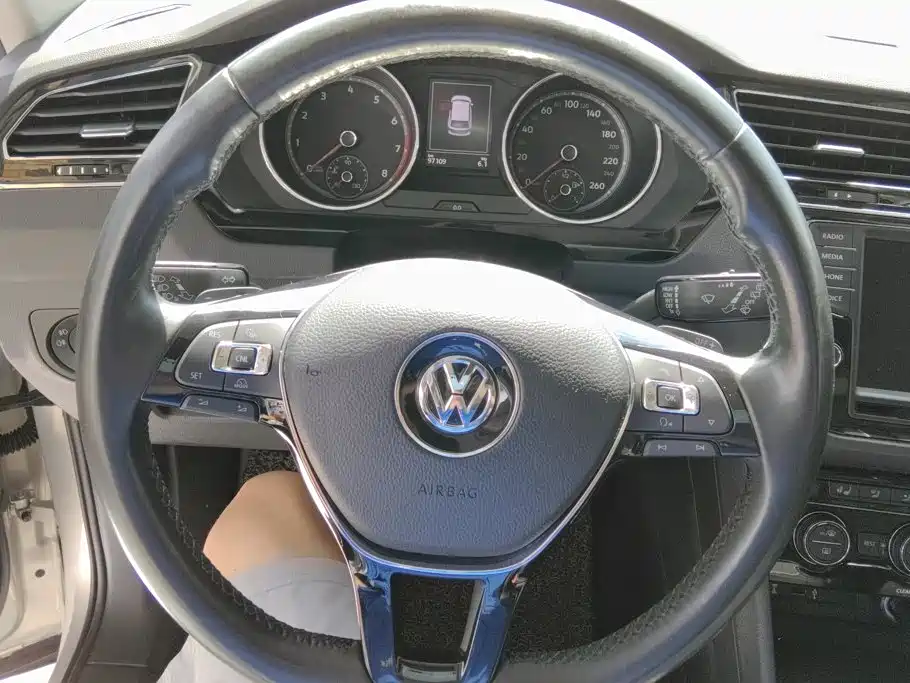Volkswagen Tiguan L 2017 — фото 15