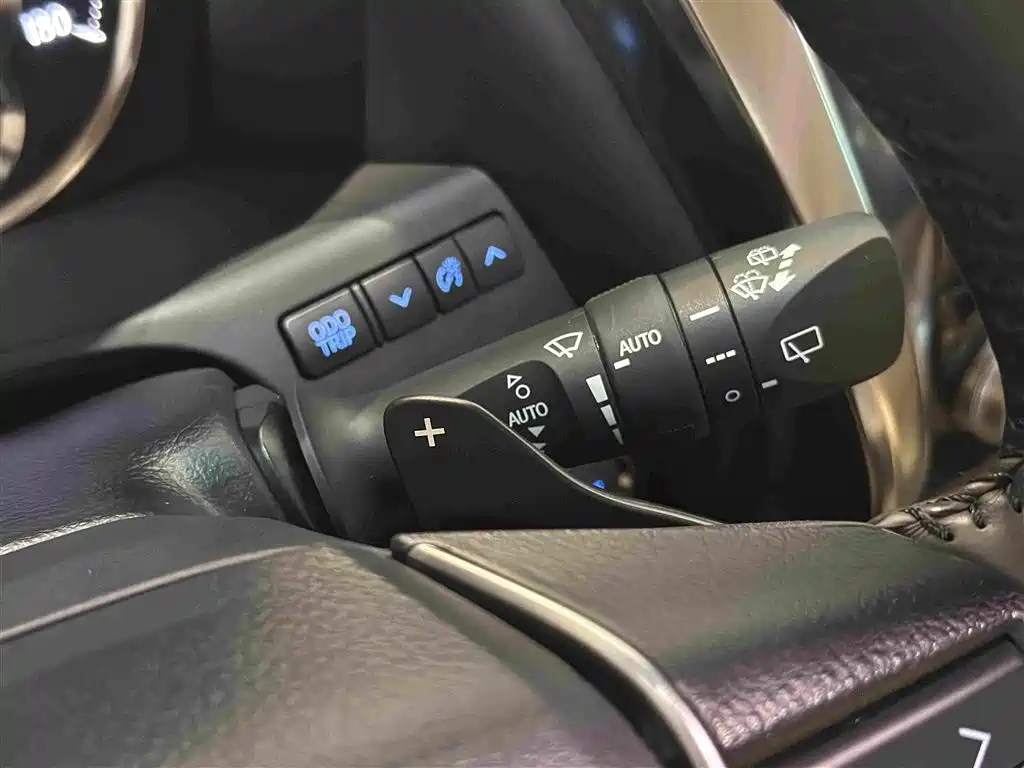 Toyota Vellfire 2022 — фото 24