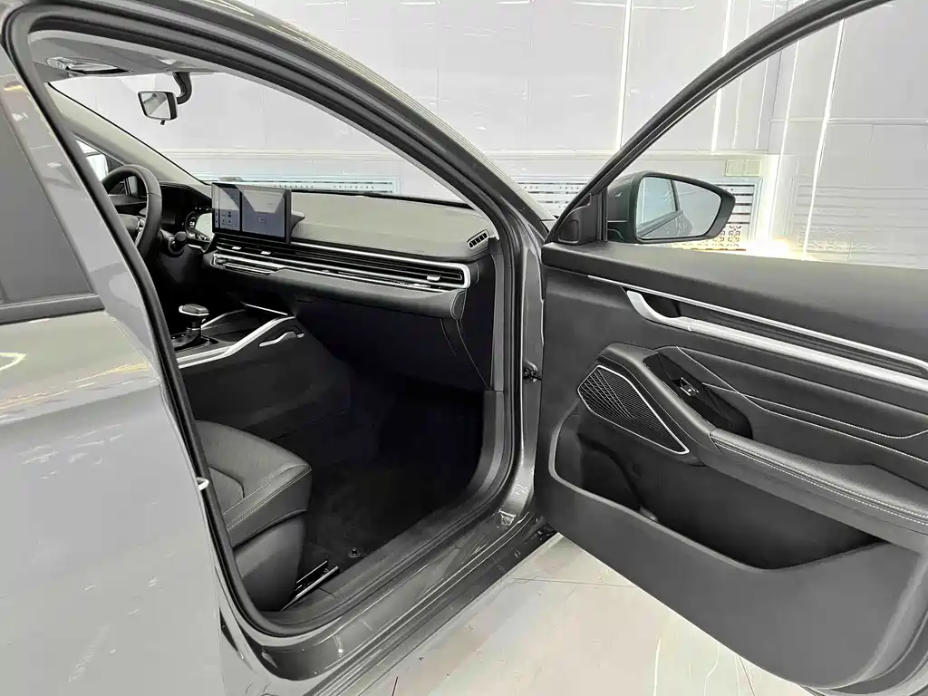 Geely Emgrand 2023 — фото 17
