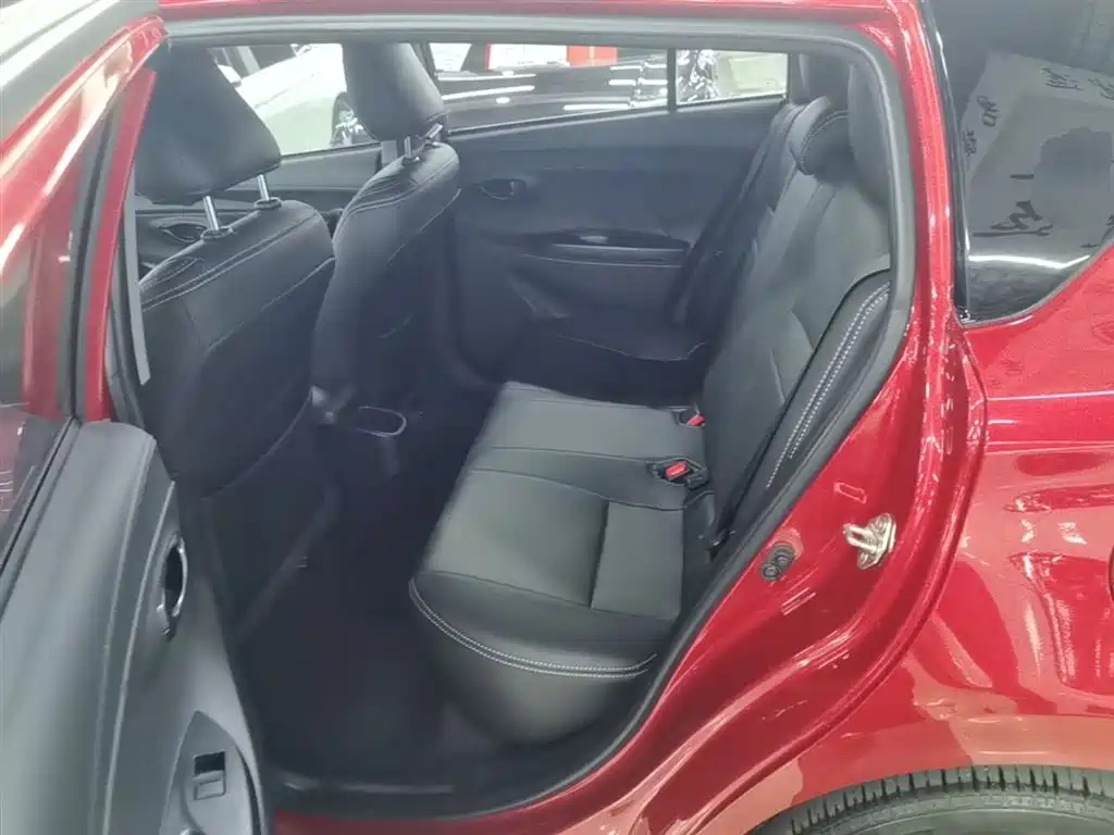 Toyota Yaris L 2022 — фото 17